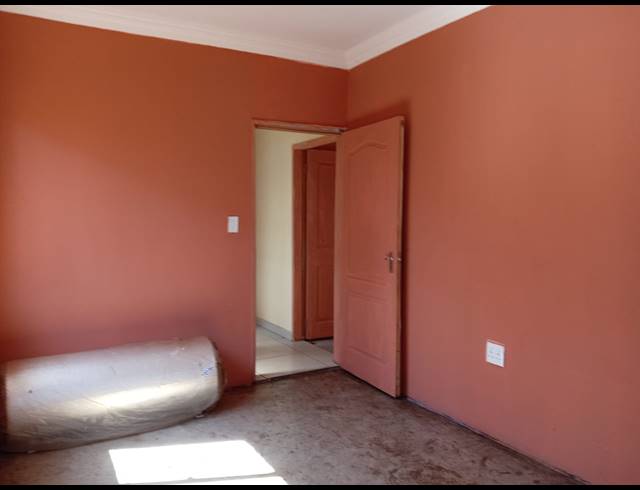 2 BEDROOM FREEHOLD FOR SALE IN VOSLOORUS